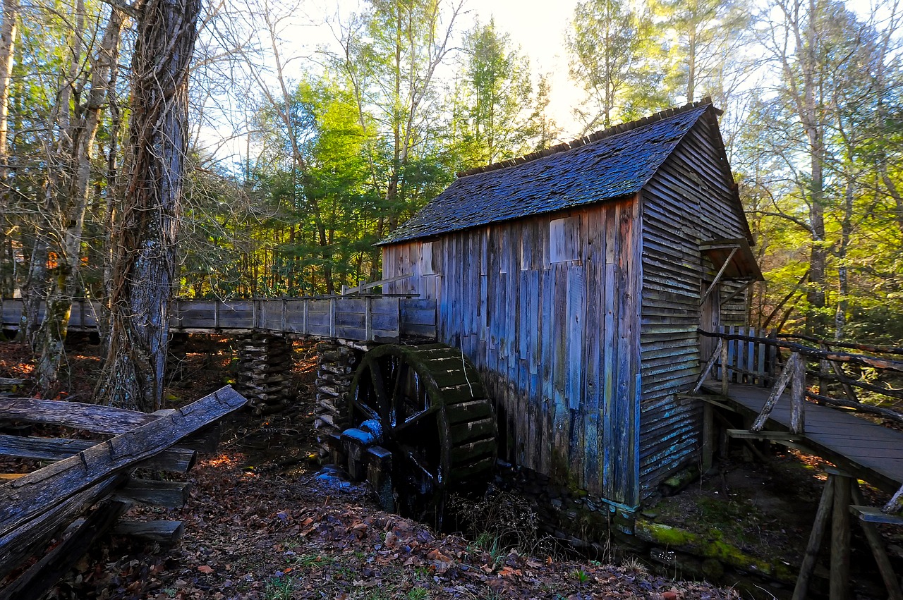 Cades cove, one of the many attractions of Gatlinburg History