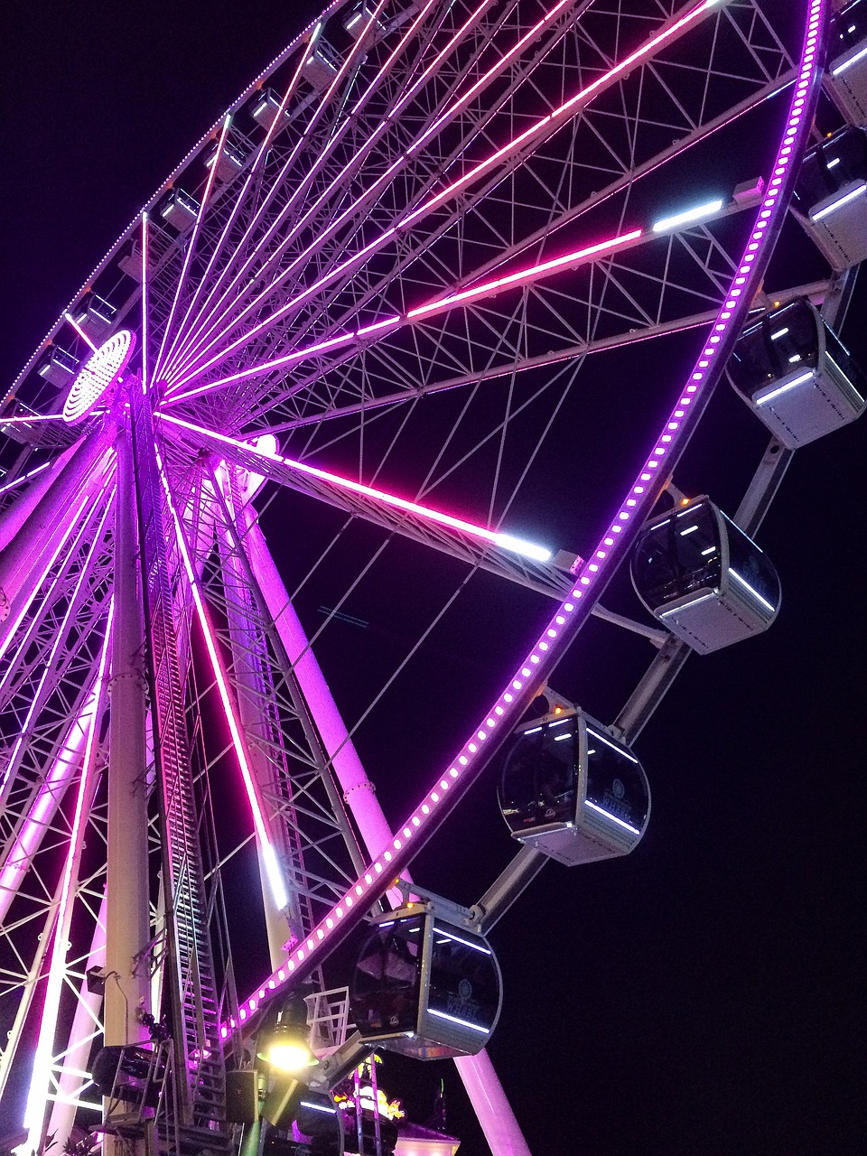 Ferris wheel visible during the Pigeon Forge Nightlife