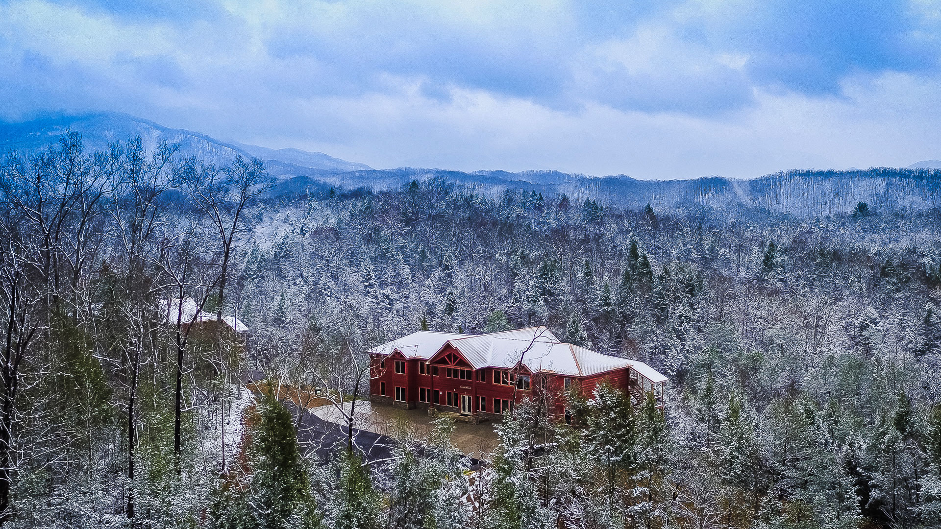 Cabin in the snowy Gatlinburg hills